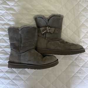 Authentic UGGs Preloved Gray size 8